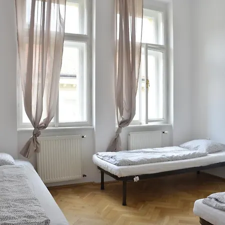 Jump In Hostel * Praga